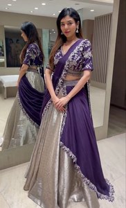 2026 Lehenga Choli en soie violet argenté, Dupatta pré-drapé, avec broderie Zari, pour mariée, style indo-occidental, tenue de mariage et de fête, Sun - Product Image 2