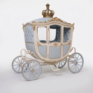 Lit de bébé en bois de mahogany sculpté, meubles de chambre d'enfant faits à la main en Indonésie - Product Image 1