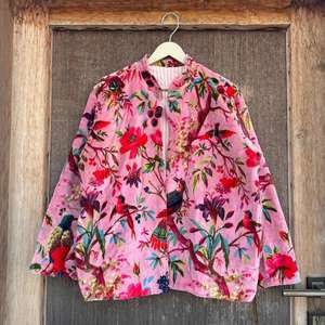 Veste matelassée en velours à imprimé floral rose, manteau bohème fait main - Product Image 3