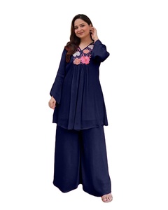 ชุดเซ็ตสองชิ้นลำลองสำหรับผู้หญิง ผ้าวิสโคส/โพลีเอสเตอร์ กางเกงขาบาน ระบายอากาศได้ดี เหมาะสำหรับฤดูร้อน ตกแต่งด้วยลายปักอย่างประณีต ออกแบบมาเพื่อความสบาย - Product Image 1