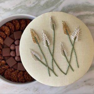 Bead Embroidered Round Candy <b>Box</b> Custom Exclusive Dessert Packaging Wooden Fabric <b>Ramadan</b> Birthday Cake Chocolate <b>Gift</b> <b>Box</b> - Product Image 6