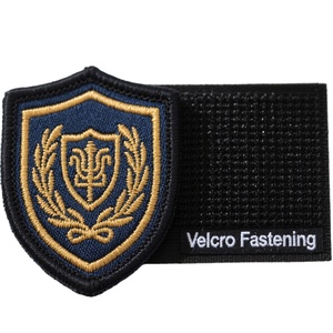 Écusson brodé avec boucle auto-agrippante, motif livre ouvert, plume et bouclier de l'Académie Bleu Blanc, pour homme ou femme - Product Image 3