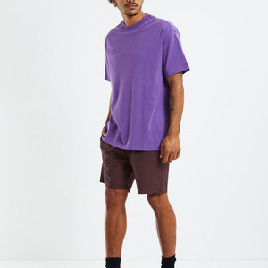 Camiseta de Algodón Personalizada para Hombre, Estilo Urbano, Color Morado, Fabricante OEM, Fábrica de Sialkot, Ropa Casual Lisa de Alta Calidad - Product Image 3