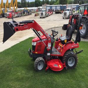 Tracteur agricole compact Massey Ferguson GC 1723E 24,5 CV 4x4 à transmission par engrenages avec chargeur et surveillance à distance, durable - Product Image 3