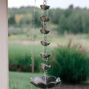 Cadena de lluvia metálica para jardín, para la recolección de agua de lluvia y accesorio decorativo para el hogar y exteriores. - Product Image 1
