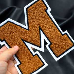 Parches de Tela Bordados con Logotipo Personalizado 2D 3D, en Forma de Corazón, Alfabeto y Flor, para Gorras - Product Image 3