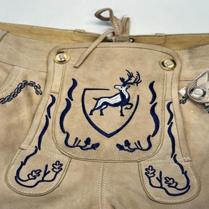Shorts en toile brodés pour hommes grande taille avec motif bouclier de cerf, taille haute, fermeture à cordon, style décontracté - Product Image 1