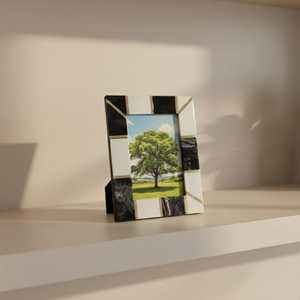 Marco de Fotos de Resina Hecho a Mano de Lujo, Diseño Rectangular con Incrustaciones, Soporte Vertical para Fotos de Sobremesa, Patrón Blanco y Negro de la India - Product Image 6