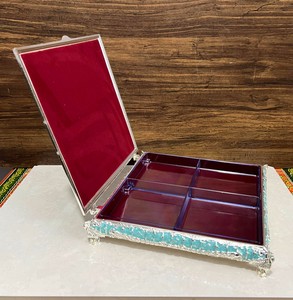 Boîte à fruits secs en métal, design en relief paon, finition émail turquoise, style ferme moderne, faite à la main, forme carrée pour table - Product Image 3
