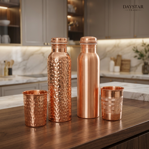 ชุดขวดน้ำทองแดง Daystar Trade 2 ชิ้น พร้อมแก้ว 2 ใบ แบบตีลาย พกพาสะดวก ใช้ซ้ำได้ เป็นมิตรกับสิ่งแวดล้อม แก้วน้ำคลาสสิกสำหรับกิจกรรมกลางแจ้ง - Product Image 1