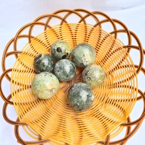 Sphère de cristal de préhnite naturelle polie, boule de pierre précieuse, vente en gros, pierre de guérison, décoration intérieure - Product Image 5