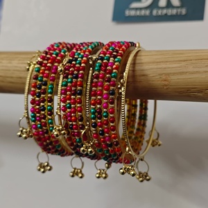 Ensemble de 12 bracelets Ghungroo multicolores en verre plaqué or, faits à la main, traditionnels indiens, pour mariages et fêtes - Product Image 1