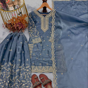 Traje Kurti Plazzo de Seda Gmy con Bordado Intenso y Mangas Elegantes – Ropa de Fiesta - Product Image 1