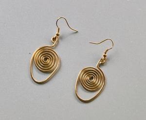 Boucles d'oreilles pendantes uniques en fil de laiton abstrait, design moderne et classique, faites à la main, unisexe, pour soirée, cadeau, en promotion - Product Image 4