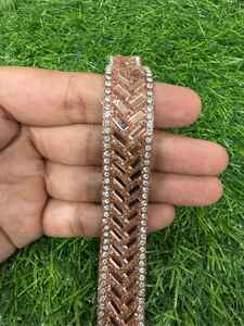 Encaje Cutdana de calidad premium con bordado de cuentas finas, perfecto para decoración de sarees, lehengas y vestidos. - Product Image 2