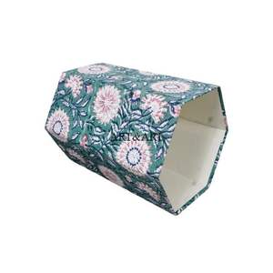 Maneras creativas de reutilizar cajas de cartón para hacer contenedores de basura con estampado floral artesanal y tela de algodón. - Product Image 2