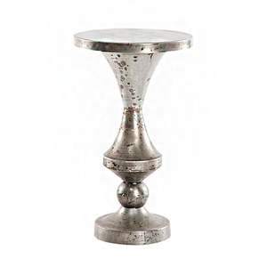 Table d'appoint fonctionnelle en métal offrant une forme compacte avec un étagère inférieure supplémentaire pour livres, plantes et accessoires - Product Image 1