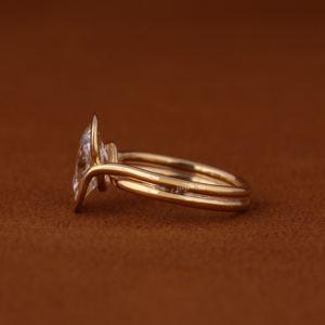Anillo de compromiso de diamante cultivado en laboratorio de 3 quilates con corte cojín estilo mina antigua, engaste de bisel, oro macizo de 14K, anillo solitario para mujer - Product Image 3