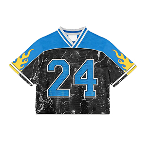 Maillot de sport pour homme à col en V et manches courtes avec motif flamme et numéro 24 imprimé, en maille polyester respirante - Product Image 1