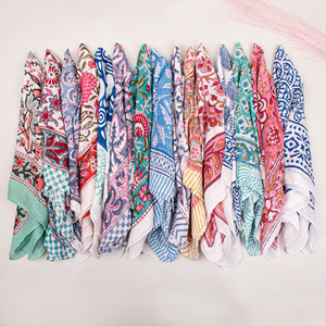 Bandana carrée artisanale 100 % coton multicolore imprimée au bloc, accessoire de mode multifonctionnel pour la tête et le cou, vente en gros - Product Image 3
