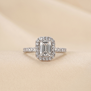 Bague de fiançailles en or 14 carats avec halo de diamants de laboratoire taille émeraude |   Bague de mariage en diamant pour femme |   Bijoux de Mariée Élégants en Cadeau - Product Image 2