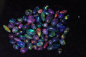 Opale noire éthiopienne naturelle cabochon 12-16mm, mélange d'opales de feu Welo, pierres précieuses en vrac, vente en gros, approvisionnement en vrac - Product Image 3
