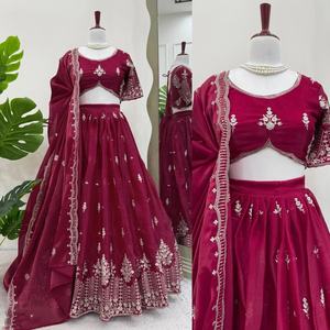 Precioso color novia tradicional Lahenga Choli blusa sin costuras pieza de seda de alta calidad rampa de trabajo lista India - Product Image 1