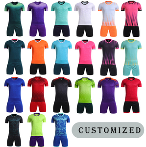 เสื้อฟุตบอลชายพร้อมส่ง บริการ OEM ผ้าโพลีเอสเตอร์ 100% แห้งเร็ว ระบายอากาศได้ดี ปรับแต่งชื่อทีมได้ สำหรับฝึกซ้อม - Product Image 5