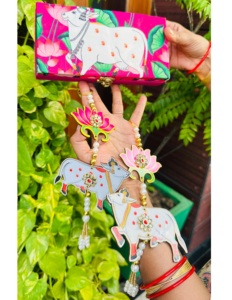 Hermosa Caja de Regalo Hecha a Mano de Estilo Bohemio, de Plata Alemana Ecológica, con Diseño de Vaca Colgante, Decorativa y de Lujo, para Festivales y Bodas - Product Image 2