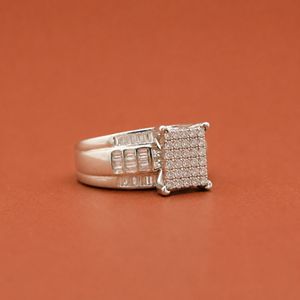 Anillo de plata S925 con diamantes de moissanita talla baguette y redondos para mujer - Product Image 2