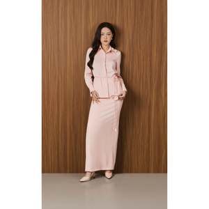 Ensemble pyjama rose pour femme, prêt à être expédié, chemise à manches longues et pantalon à motifs floraux, vêtements de nuit élégants, tenue de détente à la maison - Product Image 6