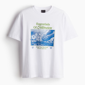 Camiseta Urbana Ecológica de Punto Blanco con un Diseño Distintivo Inspirado en la Naturaleza, 100% Algodón - Product Image 1
