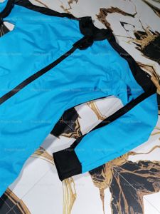ชุดกระโดดร่ม Sky Glide Pro สีน้ำเงินดำ แบบ Color Blocked ผลิตจากผ้า Spandex และโพลีเอสเตอร์ สำหรับผู้ใหญ่ ออกแบบตามหลักอากาศพลศาสตร์ สำหรับการกระโดดร่มแบบ Freefall - Product Image 2