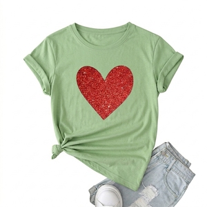 Camiseta de mujer con corazón rojo brillante, 100% algodón, ropa de verano, camiseta personalizada para mujer, camiseta de algodón. - Product Image 4