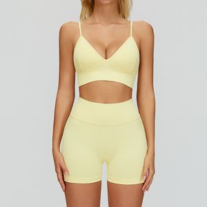 Ensemble de sport personnalisé pour femme : short et débardeur anti-bactérien à séchage rapide, avec logo frontal, sans coutures, idéal pour la gym, le fitness et le yoga - Product Image 1