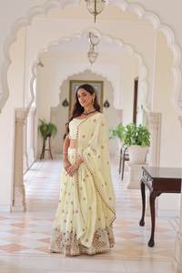 Lehenga Choli en soie traditionnel indien, best-seller, avec broderies, pour les fêtes d'été et les mariages, comprend un dupatta - Product Image 5