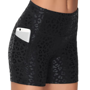 Pantalones cortos de yoga con spandex flexible para mujer - Product Image 3