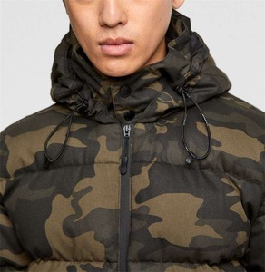 Blousons d'hiver matelassés respirants et écologiques en toile chaude à imprimé camouflage, avec logo personnalisé, noirs et à capuche, pour la vente en gros - Product Image 4