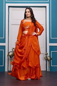 Blusa Lahenga con Dupatta y Cinturón, Satén Fandy con Bordado de Lentejuelas de 3 mm y Zari - Product Image 2