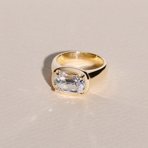 Bague solitaire en diamant de laboratoire taille coussin de 3 carats, provenant de mines anciennes, sertie clos en or jaune 14 carats, certifiée IGI - Product Image 2