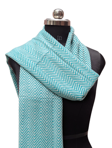 Elegante Estola de Lana Acrílica con Diseño Zigzag Turquesa, Bufanda de Invierno Hecha a Mano para Mujer de 28x80 Pulgadas, Chal Suave y Cómodo de Fibra para Dama - Product Image 2