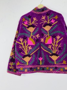 Veste en velours Suzani style bohème • Manteau brodé à la main à motifs floraux • Tenue de festival bohème colorée • Ethnique - Product Image 3