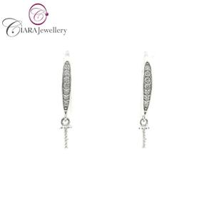 AU750 18K สีขาวนวลทองแท้เบาะรองนั่งไข่มุกต่างหูติด - Product Image 1