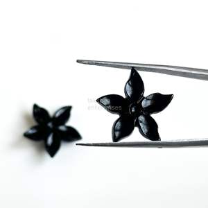 AAAA Colgante de ónix negro en forma de flor, tallado a mano, con diseño de estrella, 18 mm, amuleto de cristal de ónix negro natural para la fabricación de joyas - Product Image 2
