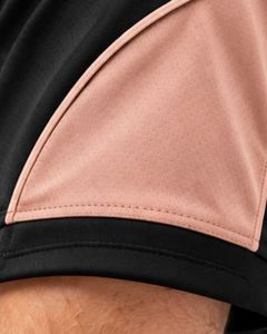 Conjunto deportivo de camiseta y pantalones cortos para hombre en negro, nude y rosa, transpirable, de secado rápido, para gimnasio, atletismo, correr, entrenamiento y actividades deportivas. - Product Image 5