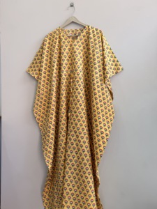 Vestido Kaftan de Algodón Indio Floral Minimalista y Transpirable: Estampado a Mano, Talla Única - Product Image 6