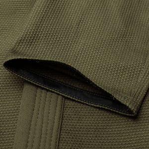 Kimono de BJJ para Hombre TITAN TREAD WEAR, Verde Oliva, 100% Algodón, 380g, Ligero, Duradero, Corte Regular, Gi de Judo para Adultos, Artes Marciales - Product Image 3