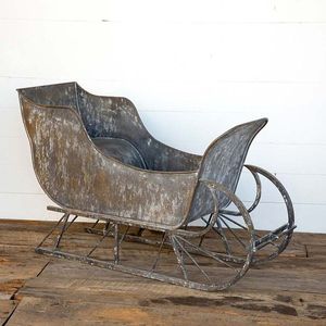 Stylish Red Metal Sleigh Christmas Decoration Outdoor Holiday Display Durable Irregular Shape - Product Image 4