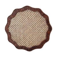 Sous-plats et assiettes de présentation en rotin festonné vert, conformes aux normes OEM, provenant d'une usine vietnamienne, pour ensemble de table à manger (sets de tapis et de sous-plats)