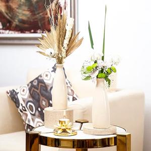 Jarrón de Cerámica Beige Refinado con Perfil Delgado y Alto, Acabado Mate Suave y Acento Sofisticado para Espacios Modernos - Product Image 2